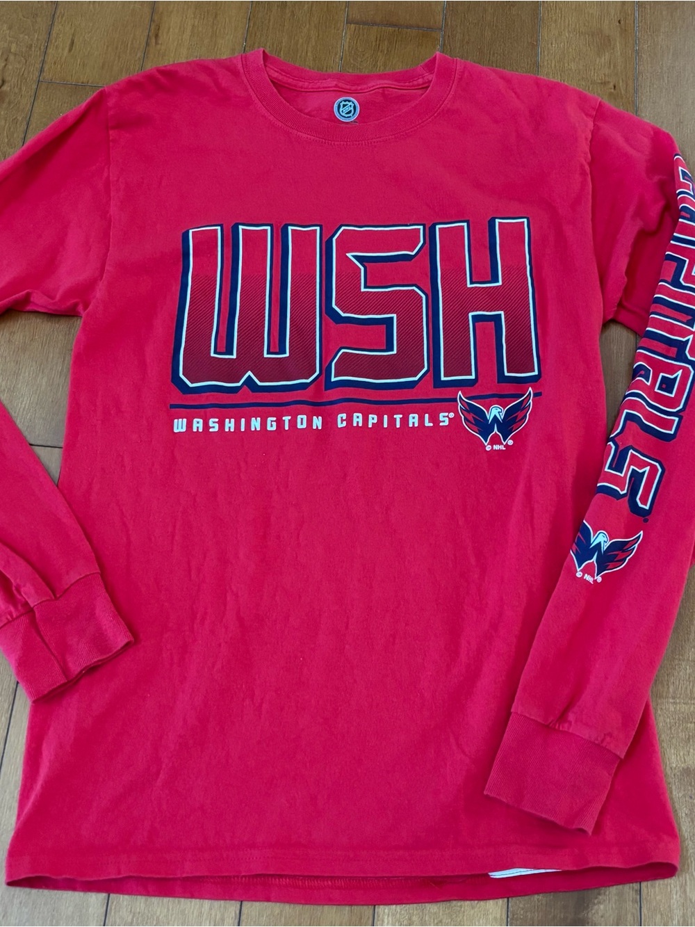 NHL Washington Capitals Men’s Small Red Long-Sleeve WSH Graphic Tee